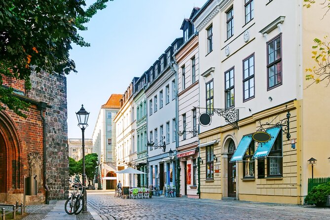 Love and War in Berlin: Self-Guided Story Puzzle Walk - Marx, Engels, and the former East Berlin story