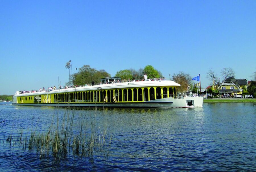 Potsdam by Boat: Island Cruise - Babelsberg Castle and Park along the river