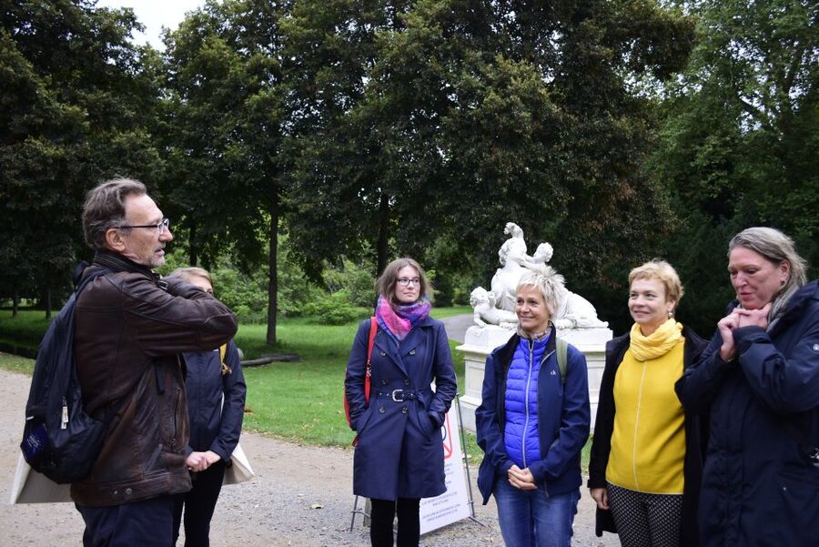 Potsdam: Guided Walking Tour of UNESCO Site and Architecture - Stories, old pictures, and the value of a live guide