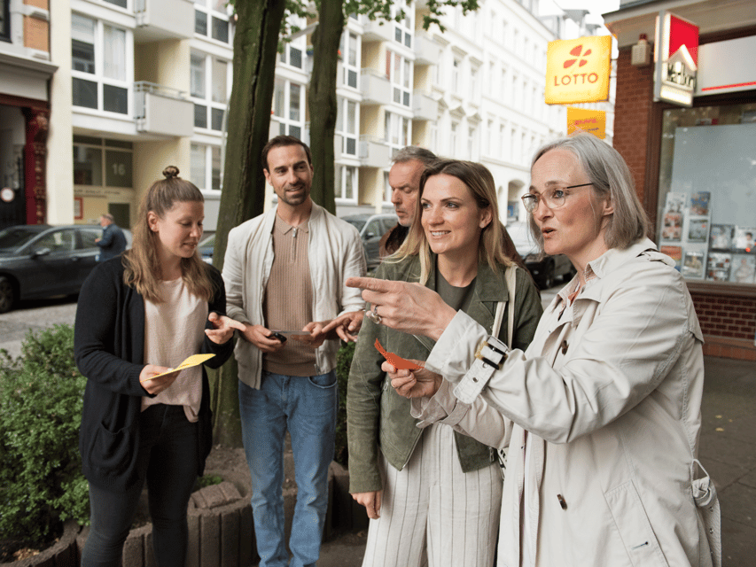 Potsdam: Outdoor Escape Game - Meeting the greeter at Platz der Einheit