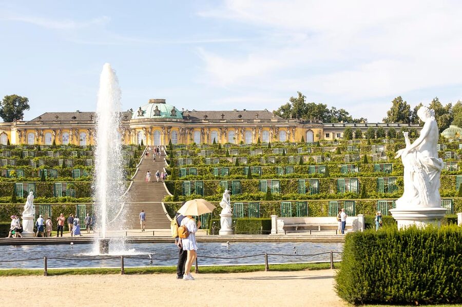 Potsdam: Sanssouci Palace and Prussian Palaces Entry Ticket - Getting to the Ehrenhof and finding the entrance