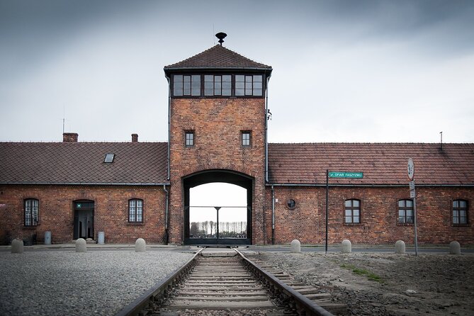 Private 3-Day Tour from Berlin to Krakow Auschwitz Poland - Why this private route works from Berlin