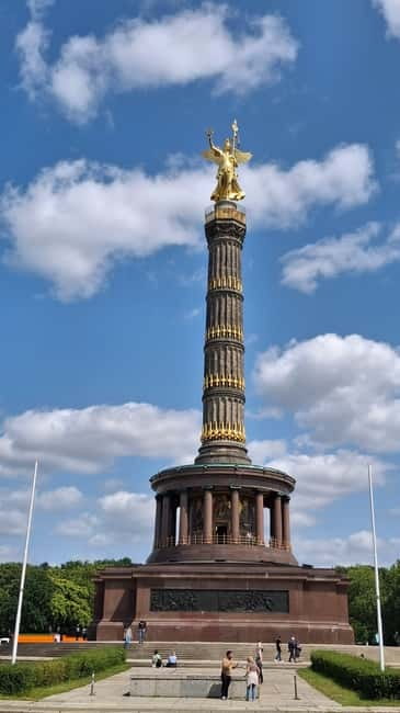 Private Alternative Berlin Tour -Murals, Graffiti and Squats - Friedrichshain and Oberbaumbrücke finish the route