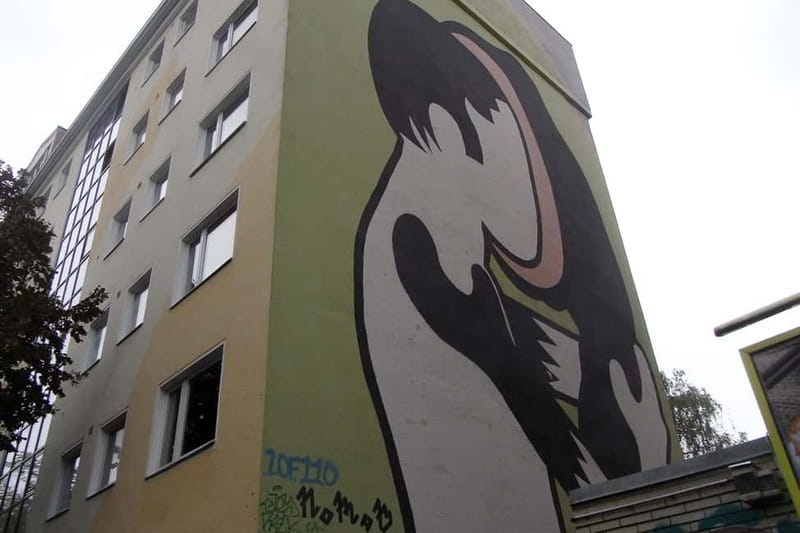 Private Alternative Berlin Tour -Murals, Graffiti and Squats - A private guide changes the pace