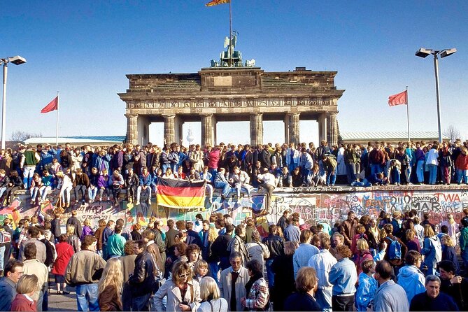 Private Berlin Walking Tour - Starting beneath the Brandenburg Gate