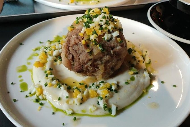 Private Food Tour Experience with a born and bred Berliner - Starting at Hackescher Markt with a local guide