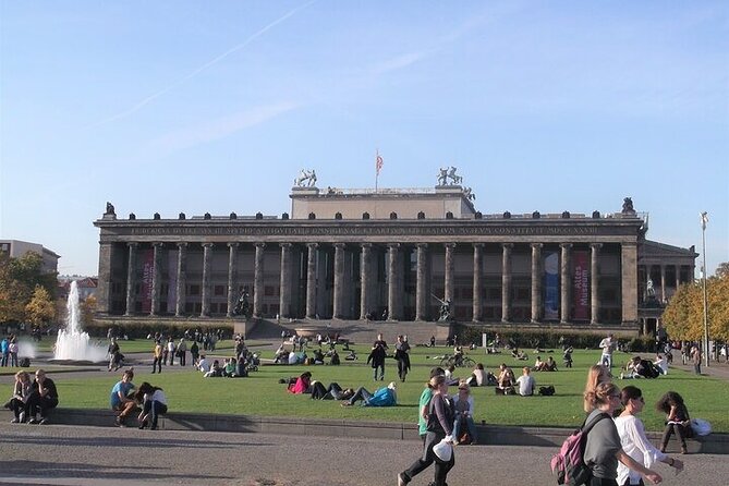 Private Guide Up to Group 6 - ONE Rickshaw, (E)Bikes, E-Scooters - Museum Island and Unter den Linden