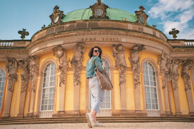 Private Personalized Photoshoot in Berlin - Altes Museum for grand Berlin portraits