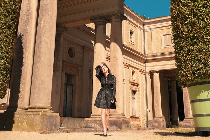 Private Personalized Photoshoot in Berlin - Kolonnadenhof and the final change of mood