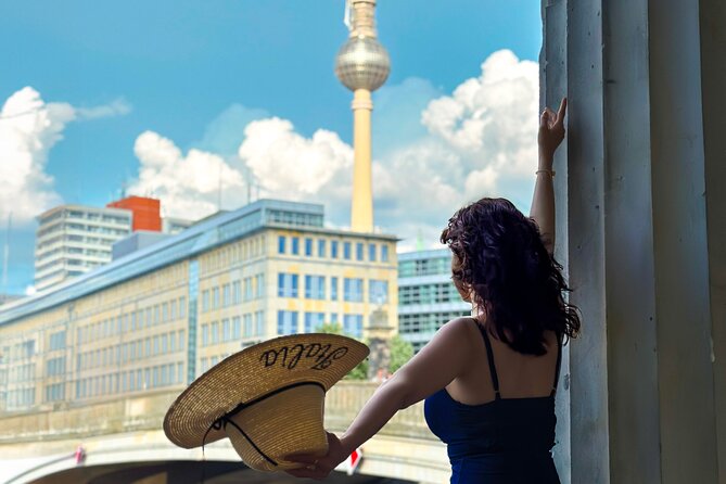 Private Personalized Photoshoot in Berlin - Starting at Friedrichsbrücke on Museum Island