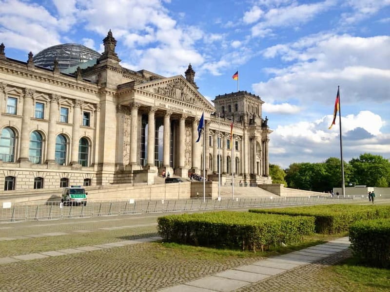 Private Taxi Tour through Berlin East and West and Kiez 4-6h - What the $124 price delivers