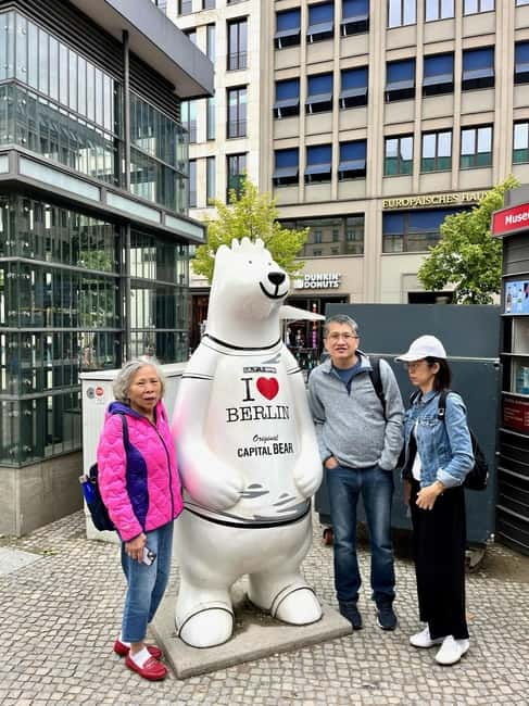 Private Taxi Tour through Berlin East and West and Kiez 4-6h - Brandenburg Gate and the government quarter