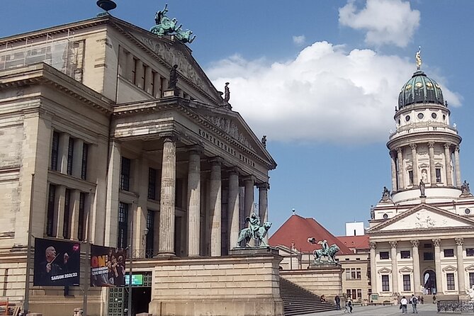 Private Walking Sightseeing Local Berlin Tour Guides up 15 Person - Checkpoint Charlie and the Berlin Wall story