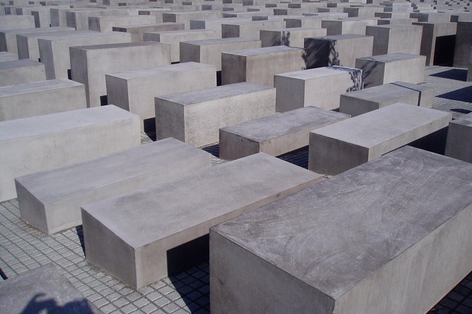 Private Walking Tour: Behind the Iron Curtain and Berlin Wall - Bernauer Strasse and the Wall Memorial