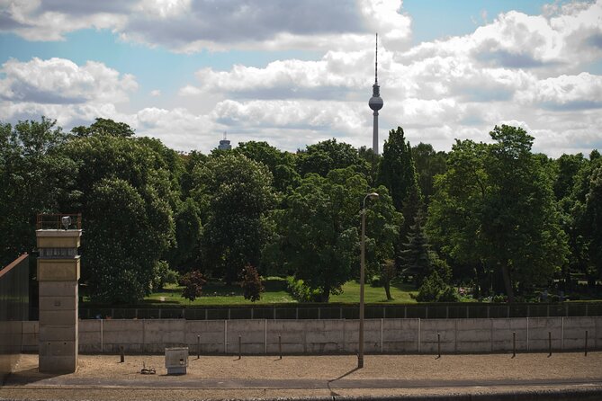 Private Walking Tour: World War 2 and Cold War Sites in Berlin - Bernauer Strasse and Berlin Wall Memorial