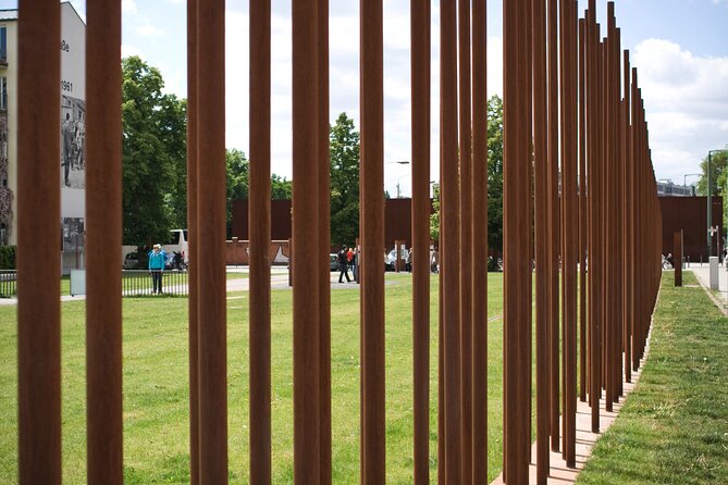 Private Walking Tour: World War 2 and Cold War Sites in Berlin - East Side Gallery and Tempelhofer Feld