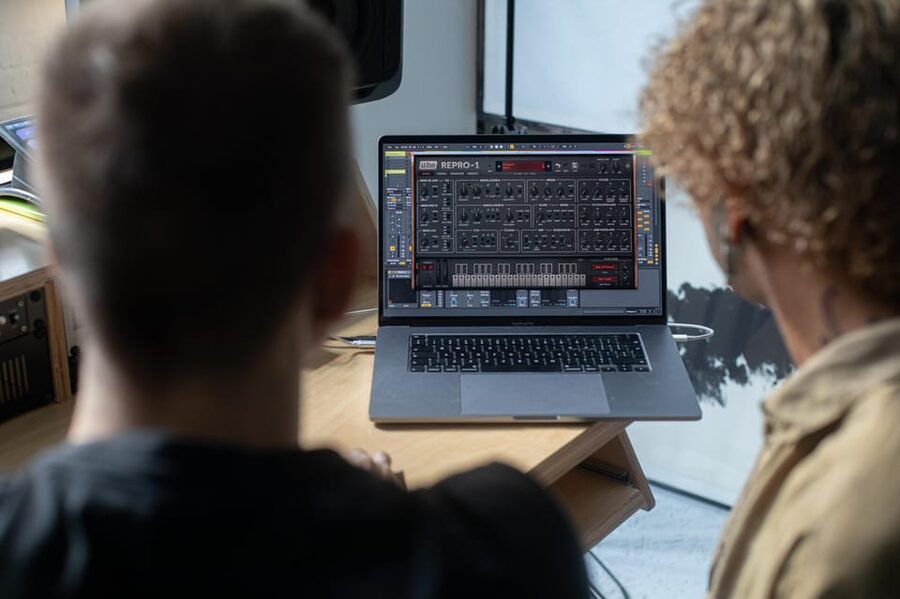 Produce Techno and House Music in Berlin - Why the small group changes the experience