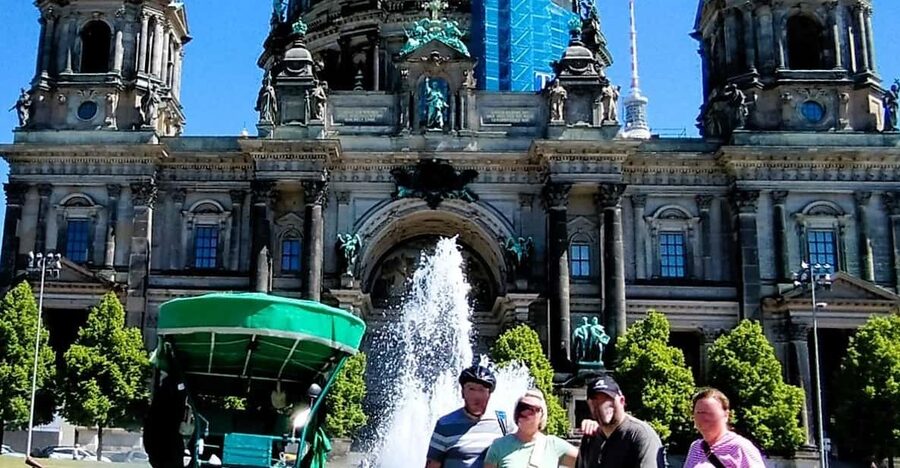 Promotion Berlin Rickshaw Shared Guide (Combo Vehicle Group) - Brandenburg Gate and the Reichstag