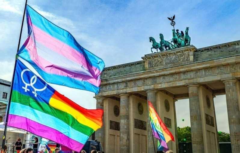 Queer Berlin Tour: Birthplace of LGBTQ+ Movements - Unter den Linden and famous men who concealed their sexuality