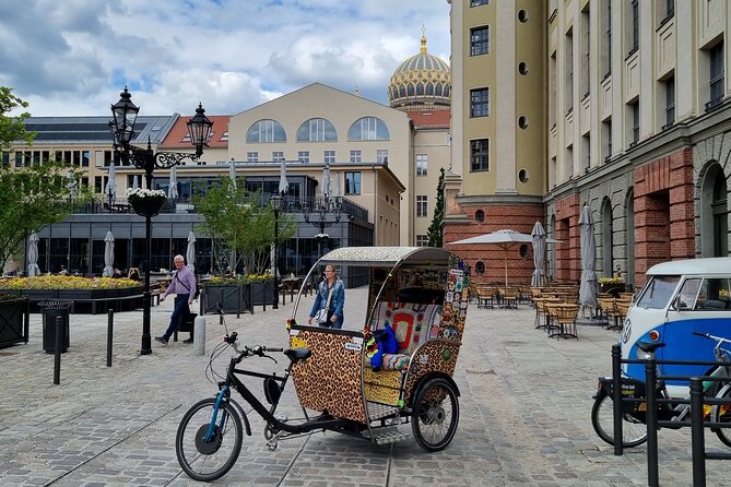 Romantic Berlin Rickshaw City and Photo Tour - incl. pick-up - Checkpoint Charlie and Friedrichstrasse