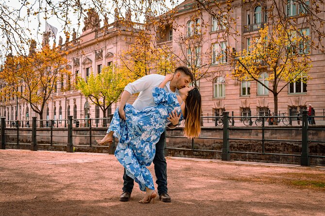 Romantic Couple Photoshoot in the Heart of Berlin - The photo style: guided poses with room for real affection