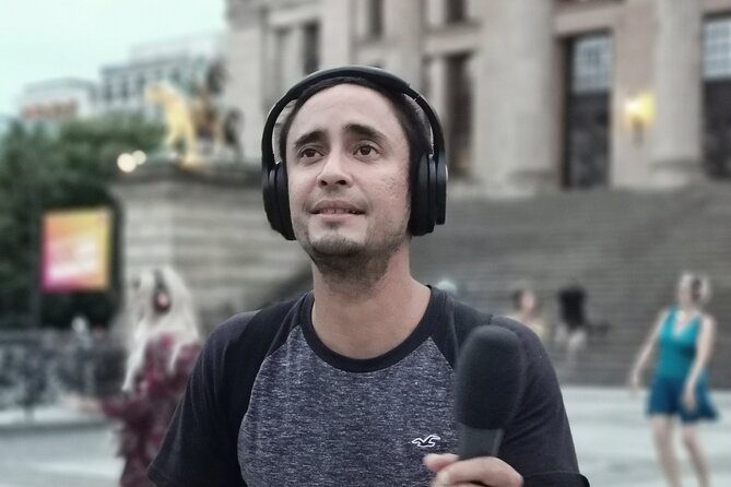 Silent disco through downtown Berlin with flash mobs - The people make more difference than the route