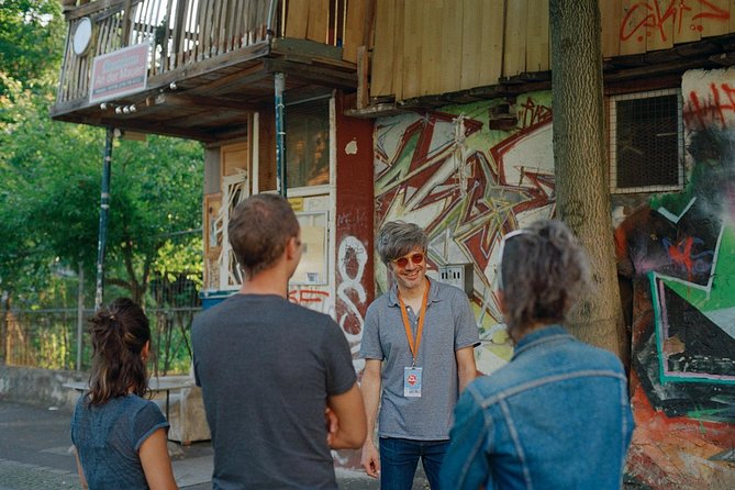 Street Art and Alternative Tour of Berlin in French - The history behind the paint