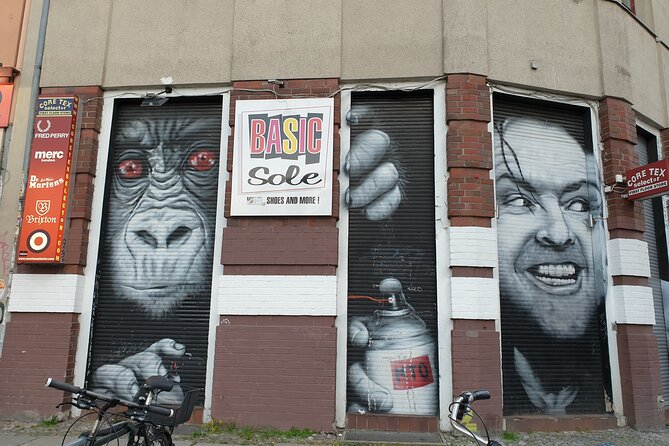 Street Art and Alternative Tour of Berlin in French - Transport, tickets, and the one-way finish
