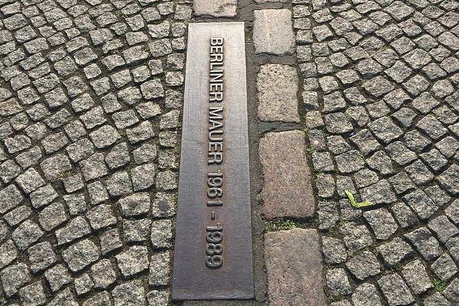 The Berlin Wall / Cold War Berlin (Private 3 Hours Walking Tour) - What a private guide changes