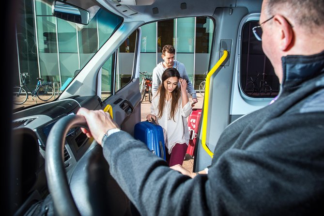 Transfer from Berlin Schönefeld Airport (SXF) to Berlin city Hotels - ROUND TRIP - The small amount of feedback available