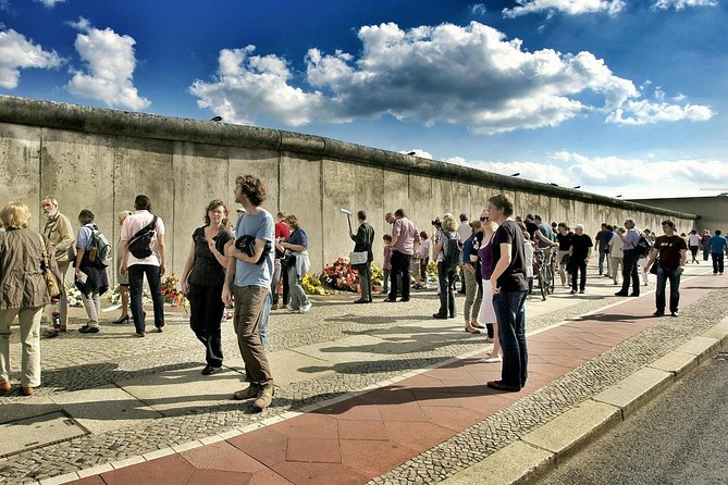 Wall Tour Berlin - Fates, Heroes & Love Stories - Passenger agreements, children, and political control